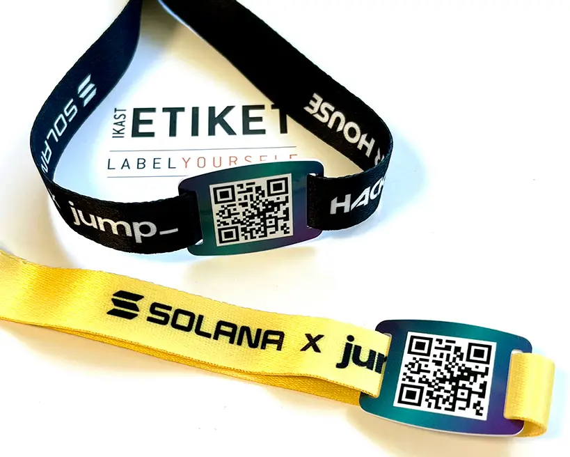 Ranneke viivakoodilla qr koodi