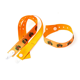 Kudottu ranneke sisään ommellulla RFID-sirulla