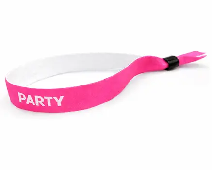 Neonpinkit festarirannekkeet