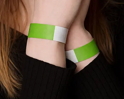 Neonvihreä paperinen ranneke